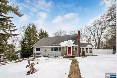 320 Cedar Hill Avenue, Wyckoff Township, NJ 07481 - Photo 2