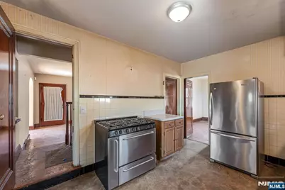 164 Chestnut Street, Garfield, NJ 07026 - Photo 8