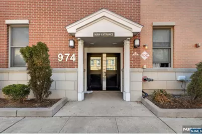 974 Summit Avenue 401 #401, Jersey City, NJ 07307 - Photo 4