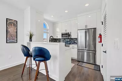 974 Summit Avenue 401 #401, Jersey City, NJ 07307 - Photo 18