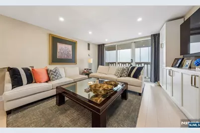 555 North Avenue 16-N #16-N, Fort Lee, NJ 07024 - Photo 2