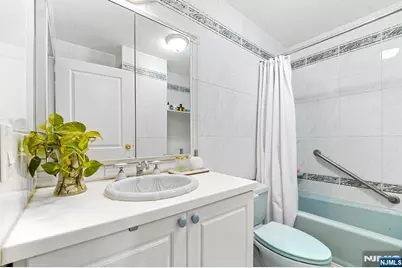 2005 Harmon Cove Tower, Secaucus, NJ 07094 - Photo 18