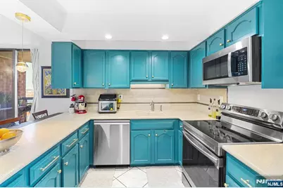 2005 Harmon Cove Tower, Secaucus, NJ 07094 - Photo 8