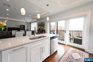 30 Marquis Ct, Edgewater, NJ 07020 - Photo 10