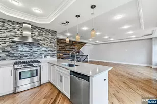 30 Marquis Ct, Edgewater, NJ 07020 - Photo 8