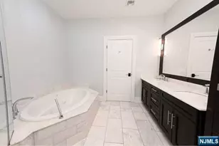 30 Marquis Ct, Edgewater, NJ 07020 - Photo 24