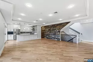 30 Marquis Ct, Edgewater, NJ 07020 - Photo 4