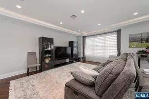 30 Marquis Ct, Edgewater, NJ 07020 - Photo 4