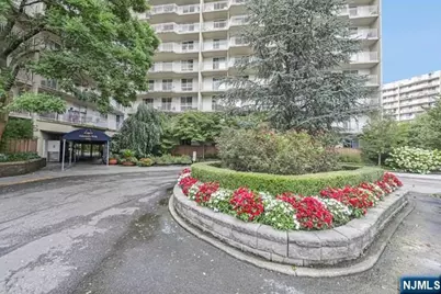 1055 River Road 814 #814, Edgewater, NJ 07020 - Photo 2