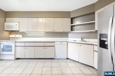 1055 River Road 814 #814, Edgewater, NJ 07020 - Photo 10