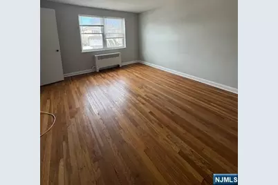 294-308 Terrace Avenue 296B #296b, Hasbrouck Heights, NJ 07604 - Photo 2