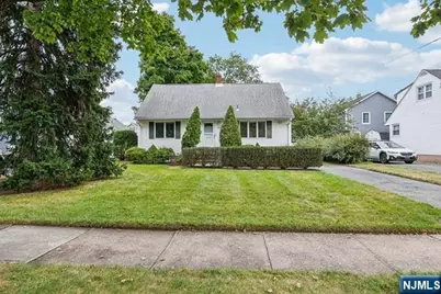 488 Berkshire Road, Ridgewood, NJ 07450 - Photo 2