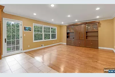 506 Sunderland Road, Teaneck Township, NJ 07666 - Photo 6