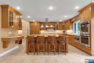 506 Sunderland Rd, Teaneck Township, NJ 07666 - Photo 6