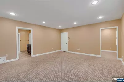 506 Sunderland Road, Teaneck Township, NJ 07666 - Photo 20