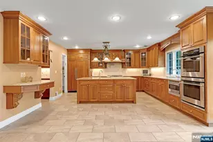 506 Sunderland Rd, Teaneck Township, NJ 07666 - Photo 10