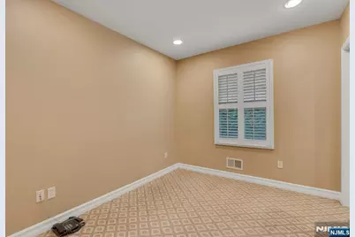506 Sunderland Road, Teaneck Township, NJ 07666 - Photo 18