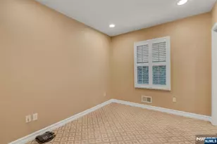 506 Sunderland Rd, Teaneck Township, NJ 07666 - Photo 18