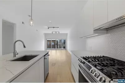 194 Cambridge 2 #2, Jersey City, NJ 07307 - Photo 8