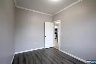 308 Milburn Ave 2nd Fl, Lyndhurst Township, NJ 07071 - Photo 14