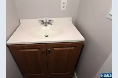 308 Milburn Avenue 2nd Fl #2nd FL, Lyndhurst Township, NJ 07071 - Photo 10