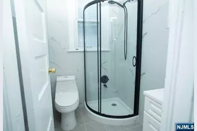 35 East Place, Lodi, NJ 07644 - Photo 14