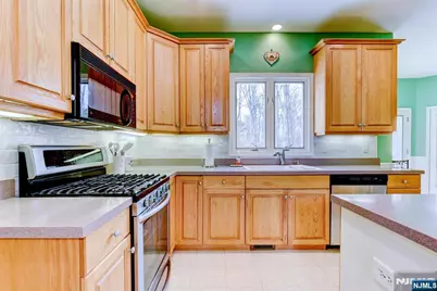 19 Woodshire Terrace, Montville Township, NJ 07082 - Photo 8