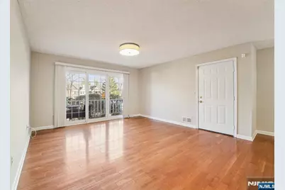 528 Holly Court, Mahwah, NJ 07430 - Photo 6