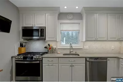 8 Edgewood Avenue, Wyckoff Township, NJ 07481 - Photo 10