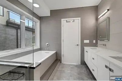 714 Undercliff Avenue 714 #714, Edgewater, NJ 07020 - Photo 26