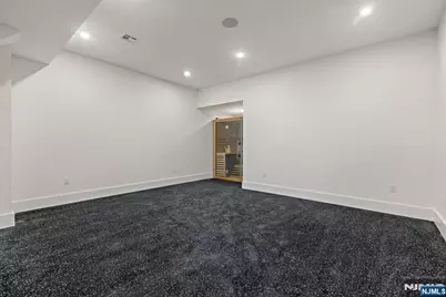 210 Hillcrest Drive, Paramus, NJ 07652 - Photo 26