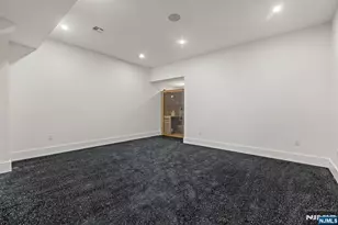 210 Hillcrest Dr, Paramus, NJ 07652 - Photo 26