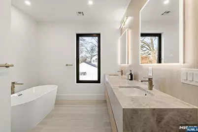 210 Hillcrest Drive, Paramus, NJ 07652 - Photo 12