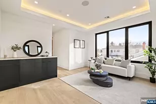 210 Hillcrest Dr, Paramus, NJ 07652 - Photo 14