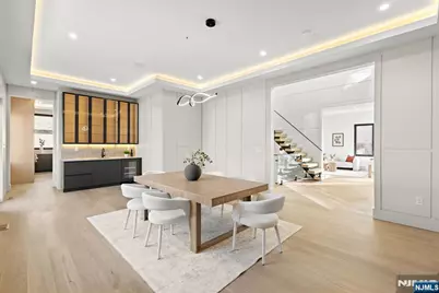 210 Hillcrest Drive, Paramus, NJ 07652 - Photo 8