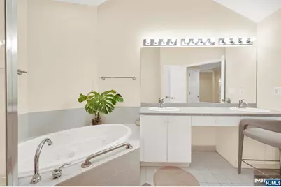 717 Regal Boulevard, Livingston, NJ 07039 - Photo 38