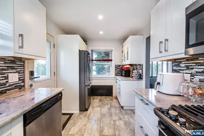 175 Hillside Avenue, Bergenfield, NJ 07621 - Photo 8