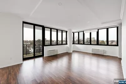 100 Carlyle 9Ds #9DS, Cliffside Park, NJ 07010 - Photo 2