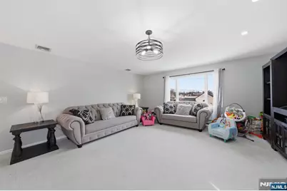 270 Baldwin Avenue, Hasbrouck Heights, NJ 07604 - Photo 22