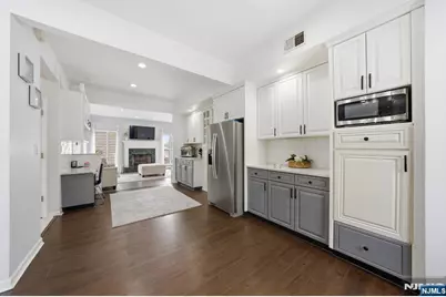270 Baldwin Avenue, Hasbrouck Heights, NJ 07604 - Photo 10