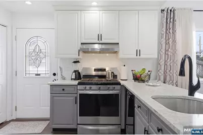 270 Baldwin Avenue, Hasbrouck Heights, NJ 07604 - Photo 8