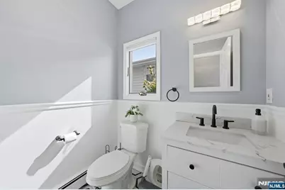 270 Baldwin Avenue, Hasbrouck Heights, NJ 07604 - Photo 18