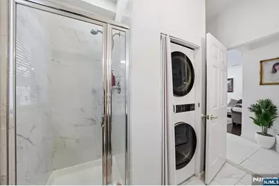 270 Baldwin Avenue, Hasbrouck Heights, NJ 07604 - Photo 38