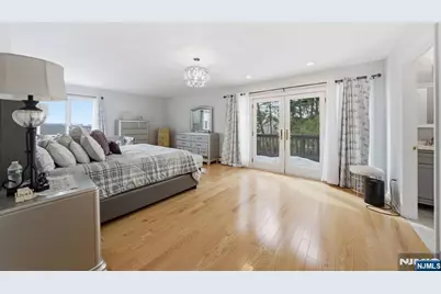 270 Baldwin Avenue, Hasbrouck Heights, NJ 07604 - Photo 30