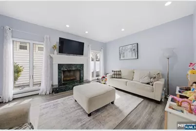 270 Baldwin Avenue, Hasbrouck Heights, NJ 07604 - Photo 14