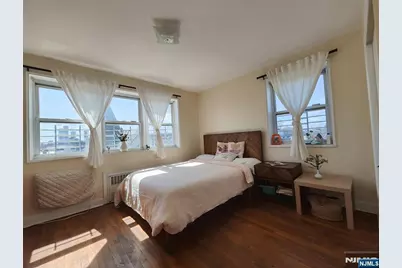 154 Bowers Street 402 #402, Jersey City, NJ 07307 - Photo 4