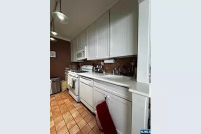 6050 Boulevard East 16J #16J, West New York, NJ 07093 - Photo 8