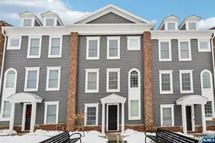 69 Parkside Ln 1203, Teaneck Township, NJ 07666 - Photo 2