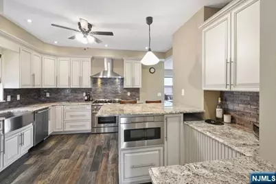 39 Springfield Avenue 1st Floor #1st Floor, Hasbrouck Heights, NJ 07604 - Photo 4