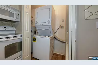 520 Newark Pompton 222 #222, Pequannock Township, NJ 07444 - Photo 14